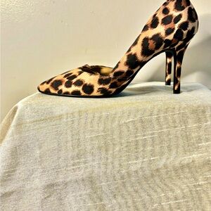 Leopard print woman’s pump
